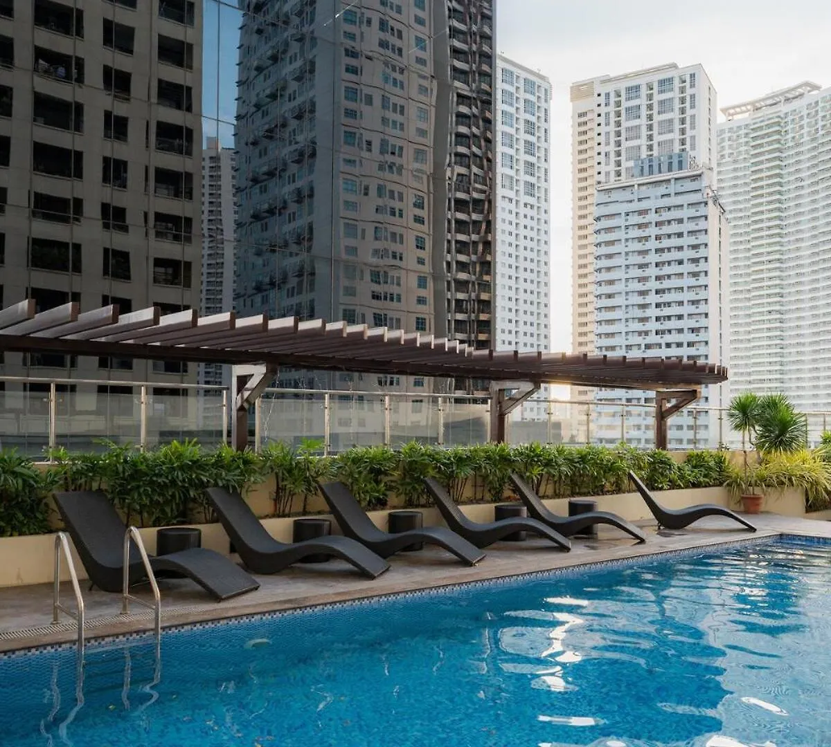 Greenbelt Makati Condo With Balcony & Park Views Manila Apartment